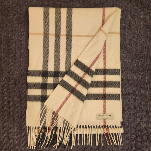New - Authentic Burberry cashmere scarf - Picture 1 of 6